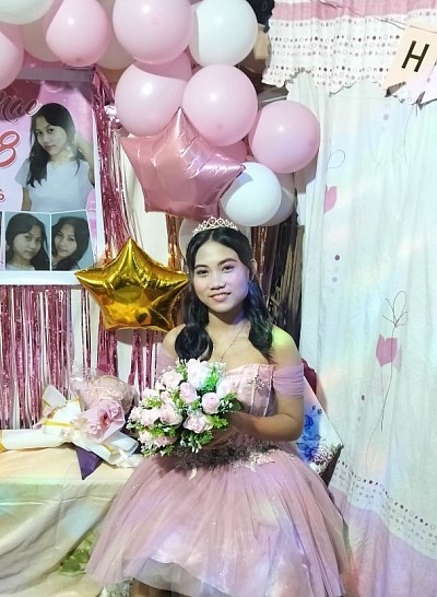 I'm Aryanna Mae Della, 18 years old and my hobbies are sleeping, eating, watching, doing household chores etc..., also I have a talent which is singing and dancing I'm not totally good at dancing but I can dance, I'm a Senior High School students my strand is  ICT CSS 12-1. That's all nothing's good at me kidding